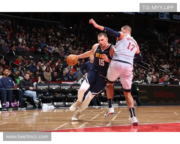 尚帕尼化身圣诞老人许愿双杀雷霆点燃赛场激情与NBA赛季焦点对决